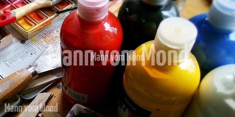 Acrylfarbe in Flaschen