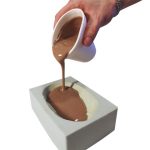 Monster Clay kann auch gegossen werden.